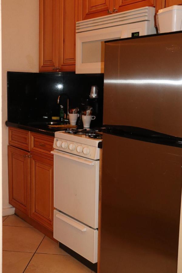 On Hollywood Beach - Affordable Two Bedrooms Sleeps 6 With Two Bathrooms Dania Beach Bagian luar foto