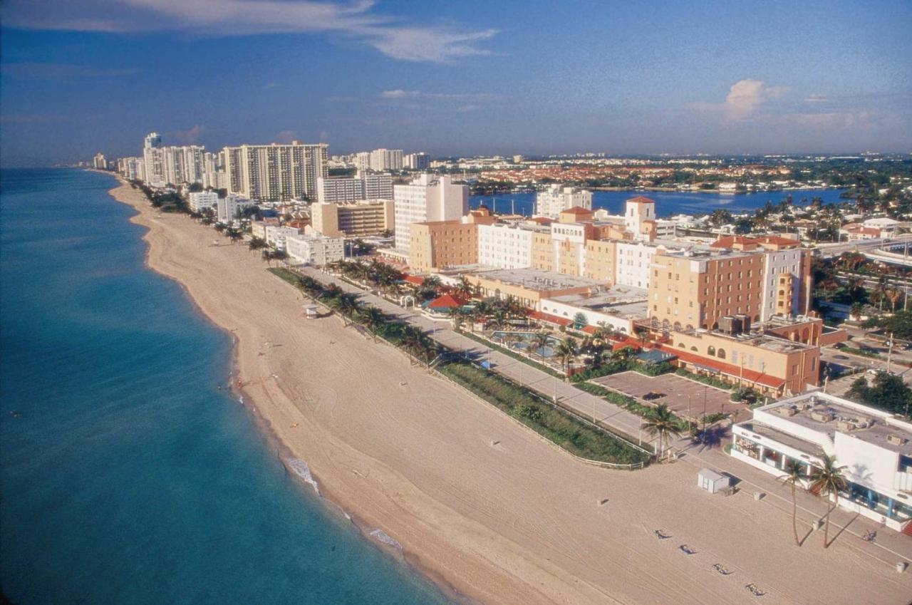 On Hollywood Beach - Affordable Two Bedrooms Sleeps 6 With Two Bathrooms Dania Beach Bagian luar foto