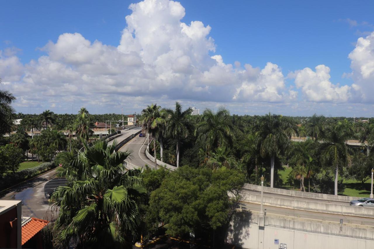 On Hollywood Beach - Affordable Two Bedrooms Sleeps 6 With Two Bathrooms Dania Beach Bagian luar foto
