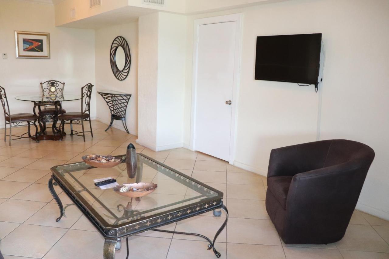 On Hollywood Beach - Affordable Two Bedrooms Sleeps 6 With Two Bathrooms Dania Beach Bagian luar foto